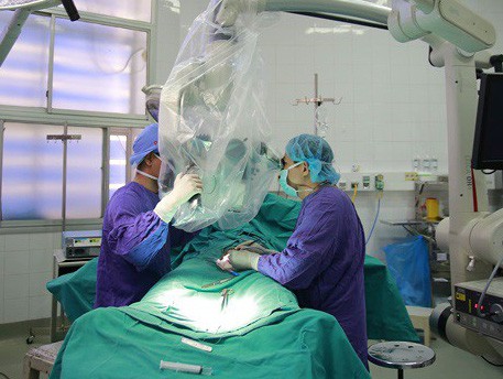 Thanh niên nghịch dại tự bẻ gãy “của quý” - 1