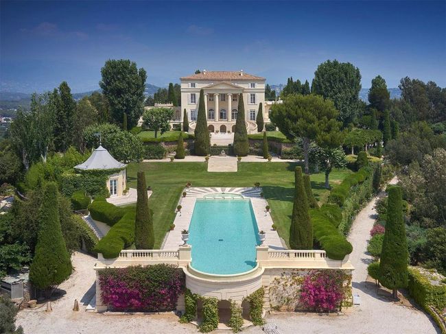 Dinh thự Château de la Croix-des-Gardes, Pháp – 56 triệu USD (khoảng 1.200 tỷ VND). Đây chính là “dinh thự Sanford” trong bộ phim kinh điển “To catch the thief”.
