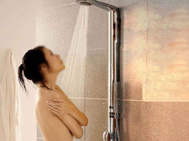 Tin vịt - Bí mật trong phòng tắm nữ