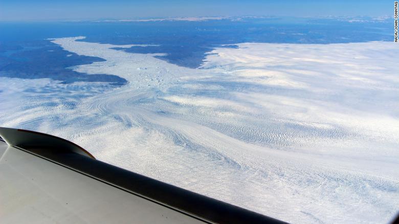 Điều bất thường trên sông băng to nhất Greeenland, cảnh báo thảm họa với thế giới - 1