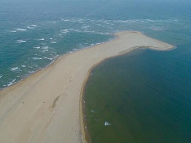 Tin tức trong ngày - Nóng 24h qua: Chưa thể “giải mã” đảo cát dài 3km giữa biển Hội An