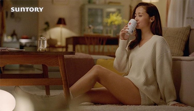 Hình ảnh gợi cảm của Erika Sawajiri trong một quảng cáo mới đây nhận được nhiều lời khen ngợi.