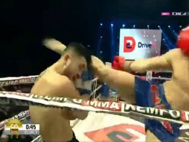 MMA tuyệt đỉnh: Võ sĩ tung cú đá lốc xoáy, tiễn đối thủ vào ”vô thức”