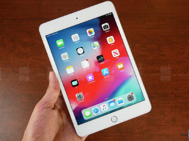 Đập hộp iPad Mini 5 sau 4 năm “ngủ quên”