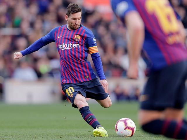Messi được trọng tài ”tiếp tay” ghi bàn, Barca gieo sầu người cũ Real