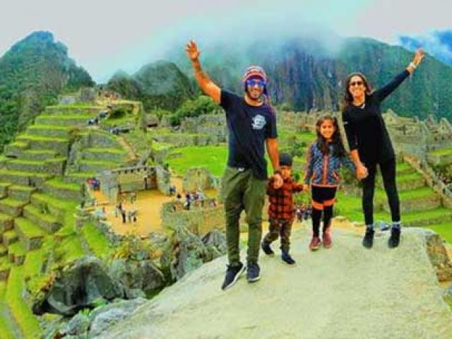 Du lịch - Chán nản với cuộc sống, cặp vợ chồng bán hết đồ đạc để đi du lịch vòng quanh thế giới