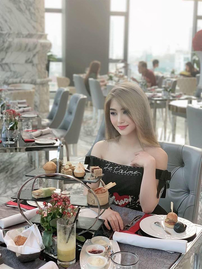 Nhiều fan nhận xét: &#34;Chơi trội như Hương Tràm, mỗi ngày một kiểu tóc&#34;.