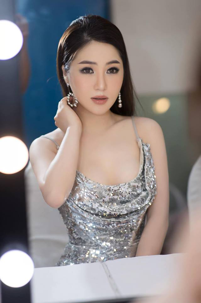 ... thì giờ đây cô nàng còn được xếp vào hàng một trong những mỹ nhân sexy nức tiếng.