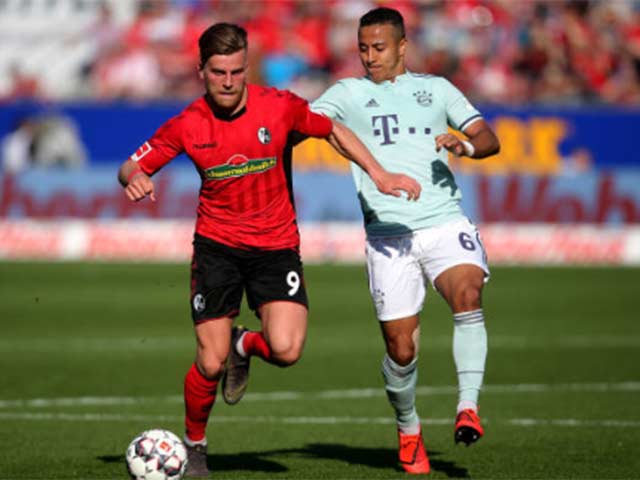 Freiburg - Bayern Munich: Choáng váng đầu trận, ”người nhện” xuất thần