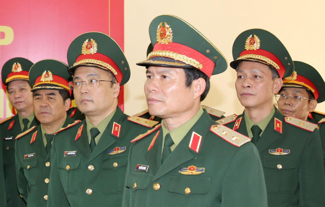 Trung tướng Nguyễn Tân Cương (hàng đầu) trong lần thăm và làm việc tại Học viện Kỹ thuật quân sự đầu năm 2019