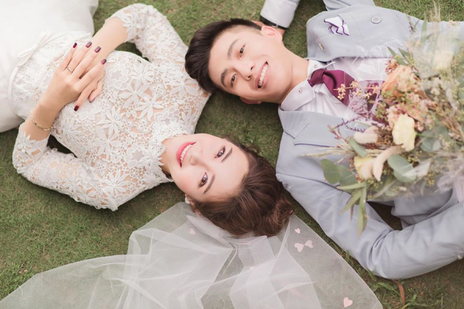Từng chia sẻ một số hình ảnh cưới giấu mặt chú rể, Nhật Linh chọn gần đến thời điểm chuyển giao sang năm mới 2020&nbsp;đăng tải loạt ảnh hạnh phúc bên ông xã Phan Văn Đức.&nbsp;