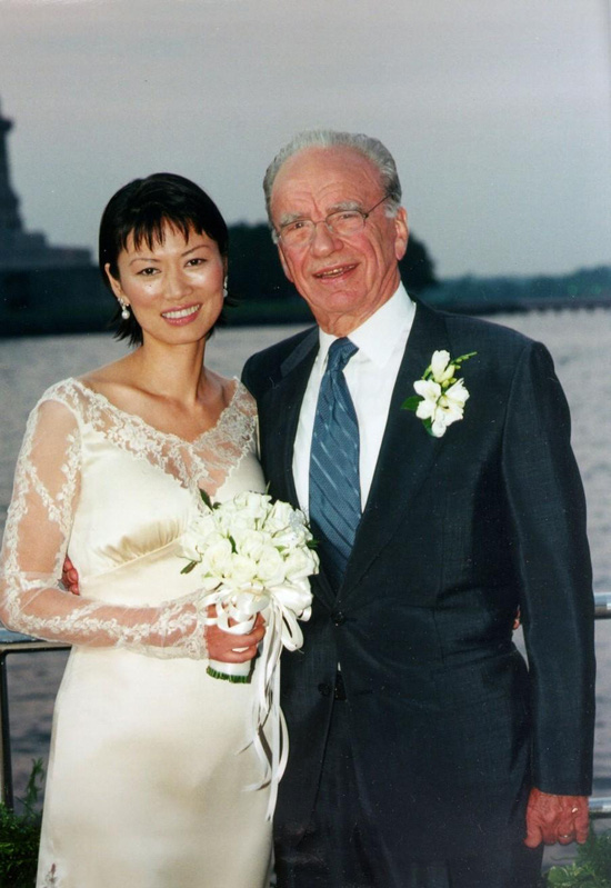 Nữ tỷ phú U60 giàu khét tiếng khiến phi công trẻ kém 28 tuổi say đắm là ai? - 5