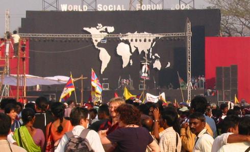 Năm 2019 làn sóng biểu tình, sự phân chia lợi ích bất bình đẳng đã làm cho nhiều nước rơi vào khủng hoảng. Ảnh minh họa: China.com.