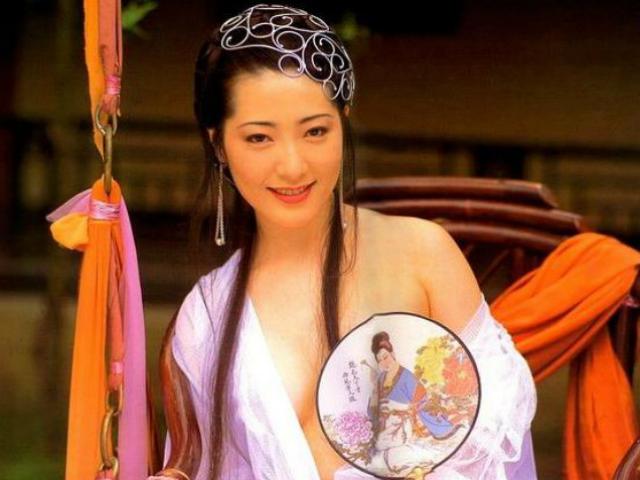 Phim - "Phan Kim Liên lẳng lơ nhất" bỏ showbiz đi bán mì ramen với chồng