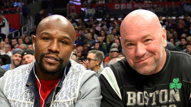 Dana White (bên phải) tiết lộ Mayweather (bên trái) sẽ gia nhập làng UFC trong năm 2020