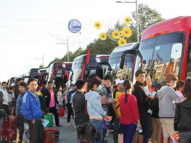 Thị trường - Tiêu dùng - Đặt vé xe về quê ăn Tết: Chật vật như thời... bao cấp