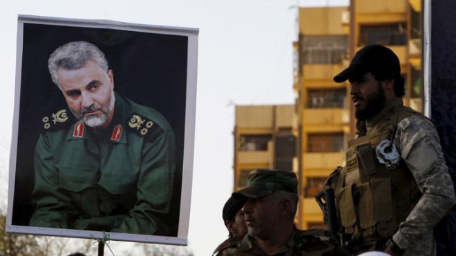 Thiếu tướng Qassem Soleimani (trái). Ảnh: Reuters
