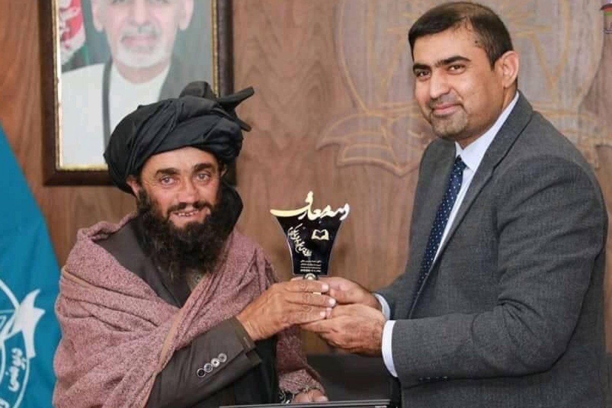 Công sức của người cha được Bộ Giáo dục Afghanistan chú ý.