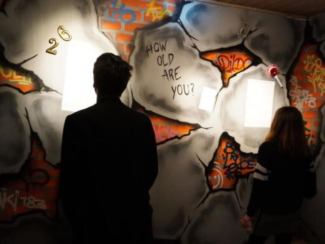 Du lịch - Bảo tàng say xỉn khiến du khách dở khóc dở cười