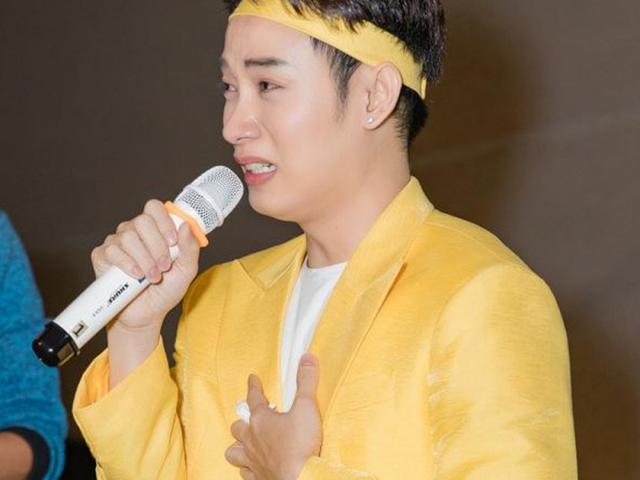 Đời sống Showbiz - Nam ca sỹ nhờ giang hồ đòi nợ cát-xê, gây sốc khi tự vạch trần 17 bí mật đời tư