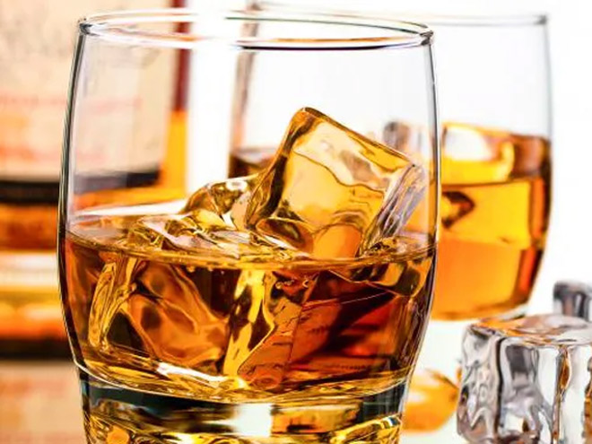 Tiêu thụ nhiều rượu có thể làm tăng triglycerid