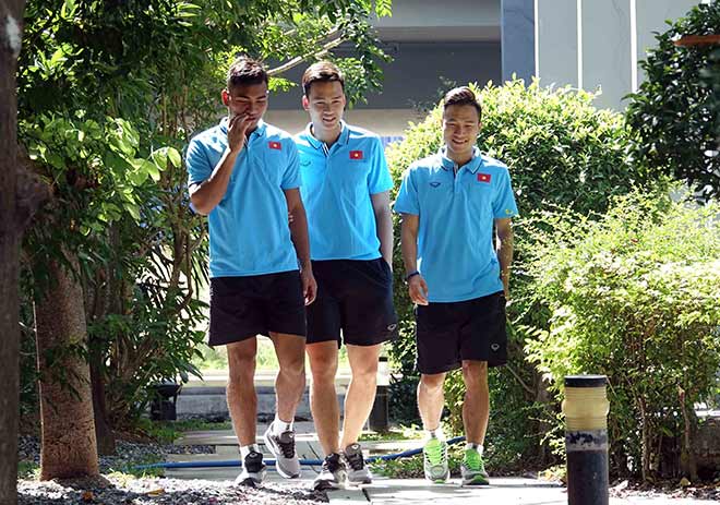 Sáng ngày 3/1, HLV Park Hang Seo cho các học trò nghỉ ngơi ở khách sạn để chuẩn bị cho trận đấu giao hữu với U23 Bahrain vào chiều cùng ngày. Riêng hậu vệ Hồ Tấn Tài được thầy Park yêu cầu tập riêng ở phòng gym để giảm cân