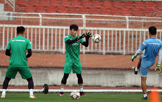 Tiến Dũng (giữa) nỗ lực cùng U23 Việt Nam tập luyện trước khi dự VCK U23 châu Á 2020 trên đất Thái Lan