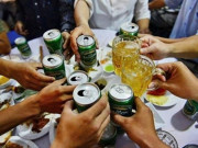 Kinh doanh - Cấm uống rượu bia khi lái xe, hai "ông lớn" trong ngành vẫn hot