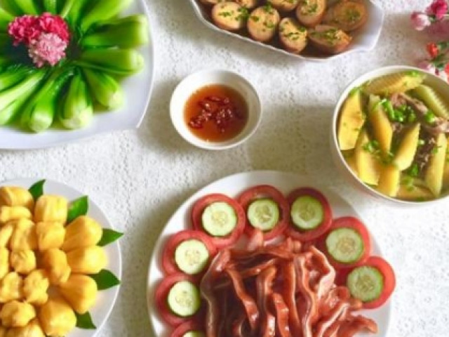 Ẩm thực - Mê mẩn cách trang trí đĩa rau luộc như một "vườn hoa" khoe sắc, cực đỉnh của mẹ đảm