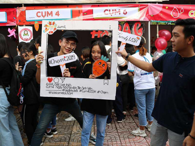 Sinh viên Trường ĐH KHXH&NV (ĐH Quốc gia TP.HCM) trong một hoạt động ngoại khóa tại trường. Ảnh: MINH TÂN