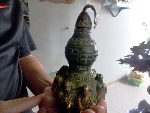 Chiếc hồ lô "huyền bí" được Toan giới thiệu có thể đổi màu được làm từ đồng đen (ảnh minh hoạ).