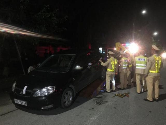 Tin tức trong ngày - Nóng 24h qua: Khoá cửa ô tô bỏ đi khi bị CSGT kiểm tra nồng độ cồn, tài xế nhận “kết đắng”