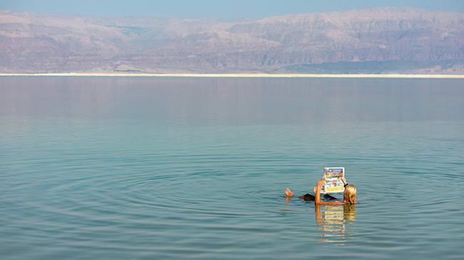 Biển Chết, Israel: Biển Chết là điểm thấp nhất trái đất đồng thời là ốc đảo mặn gần gấp 8 lần đại dương.
