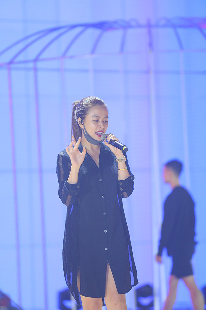 Đông Nhi, Hoàng Thuỳ Linh tươi tắn chuẩn bị cho đại nhạc hội của Matxi Corp - 1