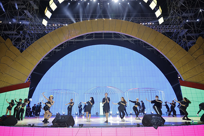 Đông Nhi, Hoàng Thuỳ Linh tươi tắn chuẩn bị cho đại nhạc hội của Matxi Corp - 2