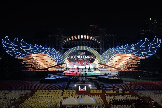 Sân khấu lộng lẫy với đôi cánh dài gần 100 mét và 4 đèn led cực đại hứa hẹn cho một đêm bùng nổ thị giác lẫn thính giác.