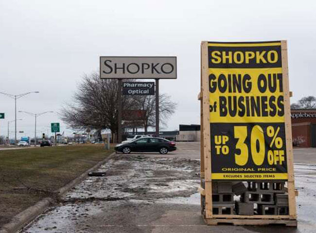 1.&nbsp;Shopko

Shopko đã nộp đơn xin phá sản vào tháng 1 năm ngoái. Ban đầu, công ty vẫn hi vọng cứu vãn được một số vị trí khi đóng cửa 70% các cửa hàng của mình. Nhưng đến tháng 3, Shopko đã đưa ra kế hoạch thanh lý tất cả mặt hàng hiện có với hơn 300 cửa hàng. Khi nộp đơn, Shopko đã nộp danh sách tài sản dưới 1 tỷ USD và các khoản nợ từ 1 tỷ USD đến 10 tỷ USD.