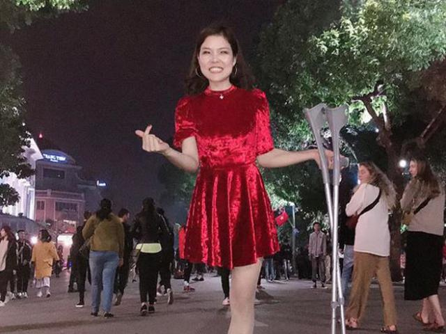 Bạn trẻ - Cuộc sống - Cô gái 1 chân rạng rỡ trên phố đi bộ HOT nhất tuần