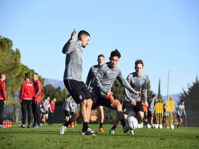 Bóng đá - Heerenveen phỏng vấn Văn Hậu: Cơ hội tạo ấn tượng đã tới, bao giờ đá chính?