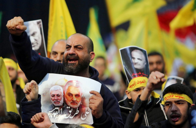 Những người ủng hộ Hezbollah biểu tình ở Lebanon hôm 5-1. Ảnh: Reuters