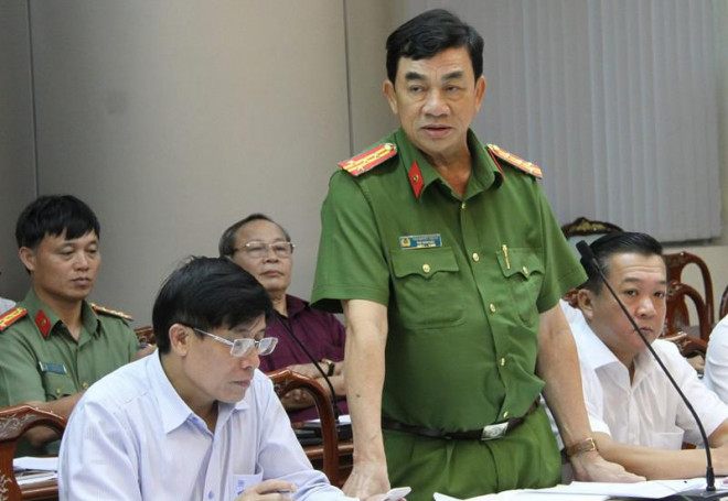 Đại tá Văn Quyết Thắng, Phó Giám đốc Công an tỉnh Đồng Nai thông tin về việc điều chuyển CSGT về các địa phương trong buổi báo chí của UBND tỉnh Đồng Nai tổ chức. Ảnh: VH