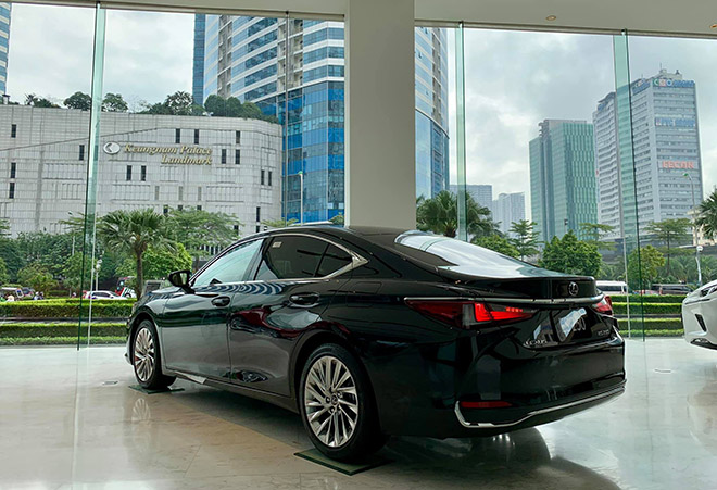 Lexus ES 250 2020 chính thức có mặt tại Việt Nam, giá từ 2,54 tỷ đồng - 5