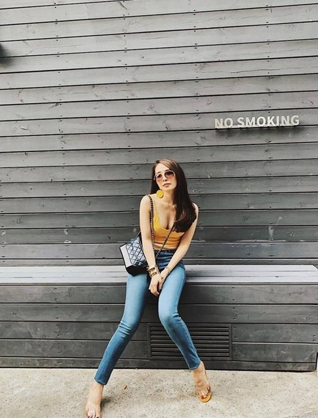 Cô luôn muốn được xuất hiện chỉn chu nhất trong mắt khán giả từ trong phim tới đời thực. Những set đồ được mix cùng nhau cũng được cô tính toán hợp lý về mặt thẩm mỹ.