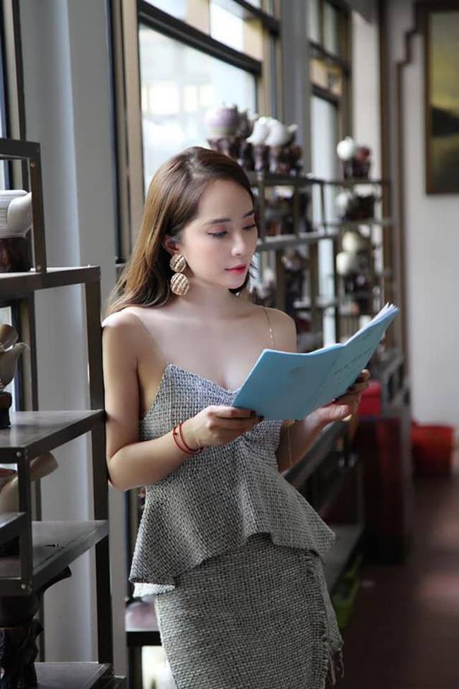 Là da trắng không tỳ vết, vóc dáng chuẩn giúp cô chinh phục được nhiều phong cách khác nhau trên phim.