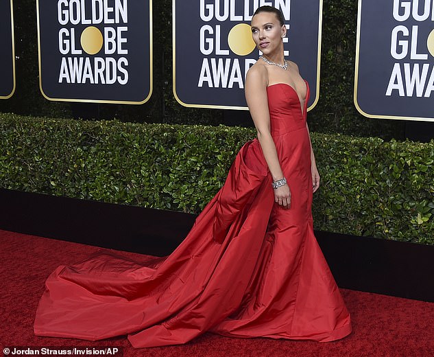 Scarlett Johansson đẹp nhất thảm đỏ Quả cầu vàng với đầm đỏ rực - 2