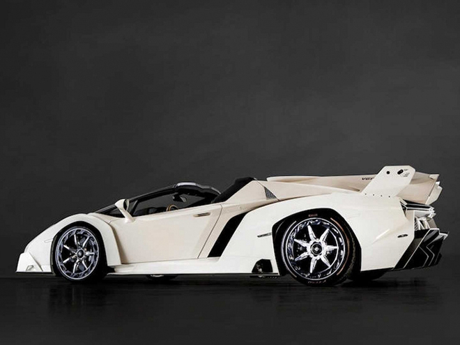 Lamborghini Veneno Roadster hàng hiếm chạy "tẹt" bán vẫn lời gấp đôi - 3