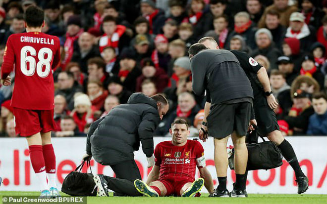 Liverpool hạ đại kình địch lập kỷ lục mới: Klopp vẫn méo mặt vì tin dữ - 4
