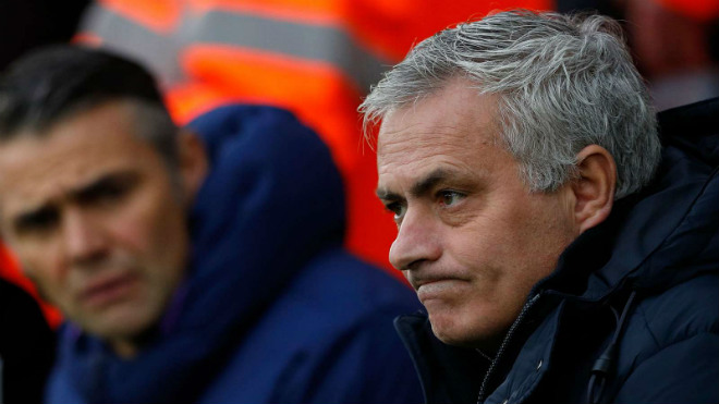 Mourinho chê chất lượng bóng kém ảnh hưởng đến lối chơi của Tottenham đấu Boro