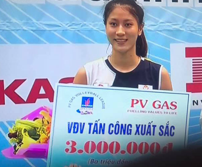 Hoàng Thị Kiều Trinh nhận danh hiệu "VĐV tấn công xuất sắc" nhất giải bóng chuyền nữ VĐQG 2019