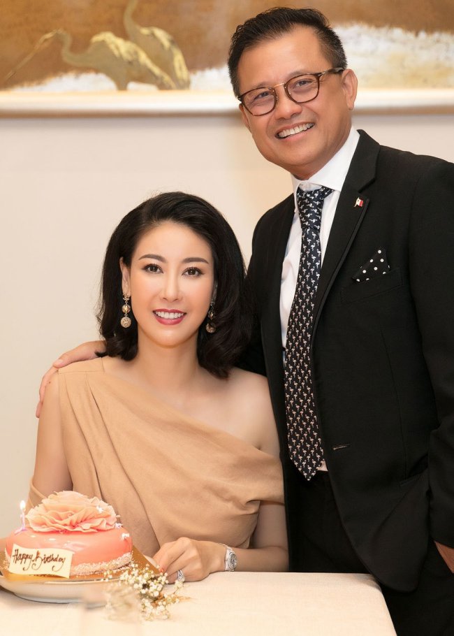 Ông xã của Hà Kiều Anh là&nbsp;Huỳnh Trung Nam, một doanh nhân thành đạt, nổi tiếng.&nbsp;Chồng Hà Kiều Anh là chủ tập đoàn nổi tiếng trong lĩnh vực&nbsp;kinh doanh bất động sản. Công ty của anh sở hữu nhiều công ty con, trong đó có kinh doanh khách sạn và khu nghỉ dưỡng cao cấp, kinh doanh trung tâm thương mại,&nbsp;văn phòng cho đến hãng ô tô,&nbsp;khai thác, chế biến và kinh doanh đá cẩm thạch...